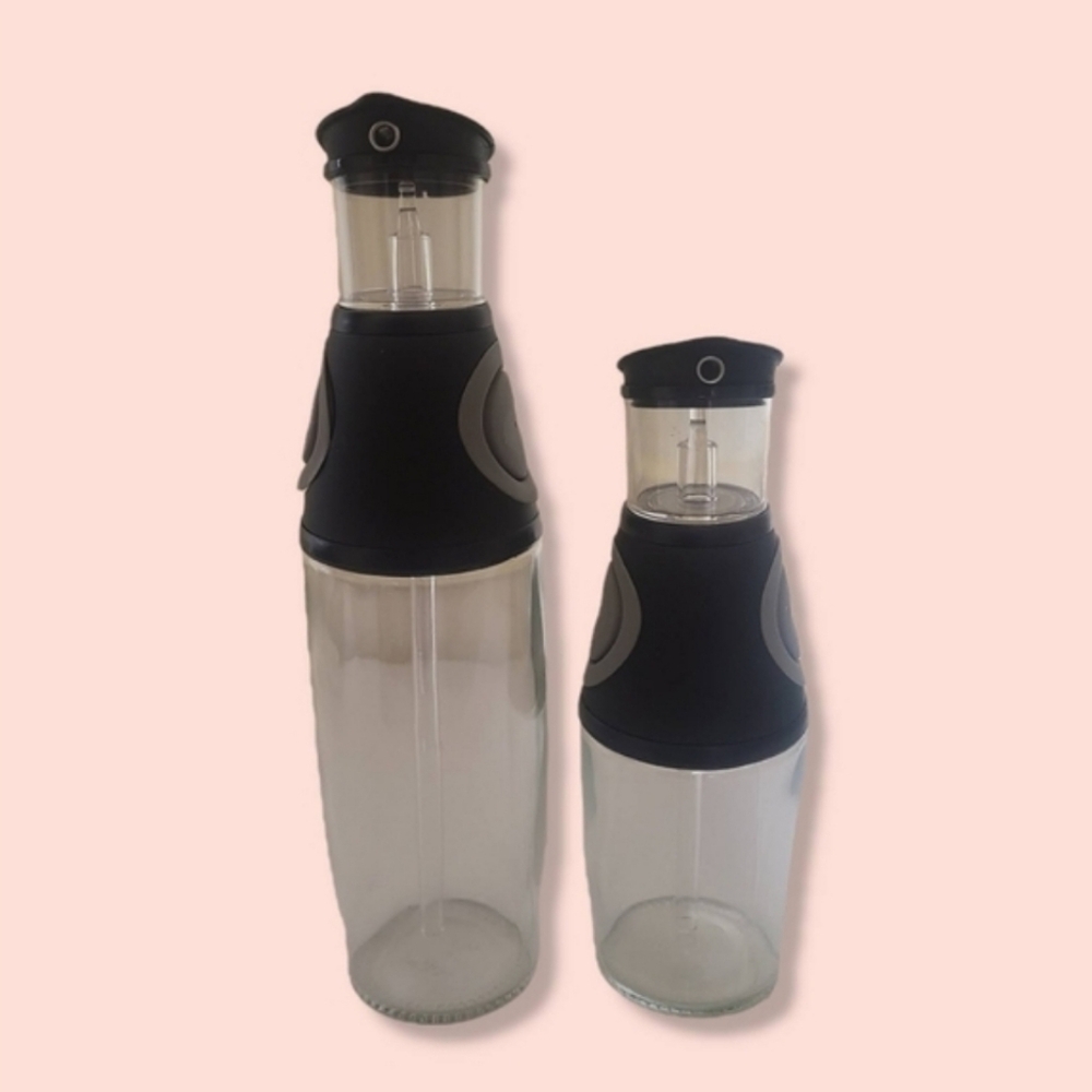 Set of 2 Glass Oil Dispensers – Easy-Clean Steel Spouts (Like New)